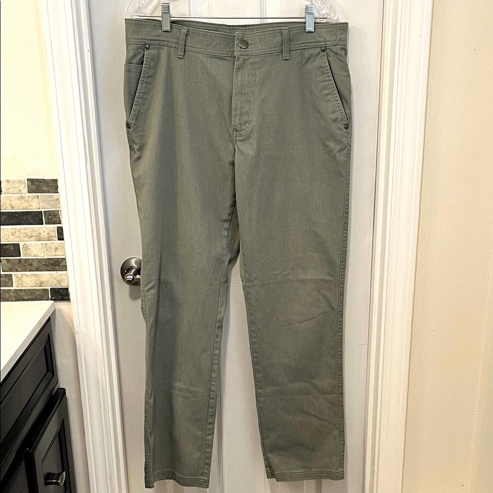 Columbia Men’s Olive Green Chinos Size 36